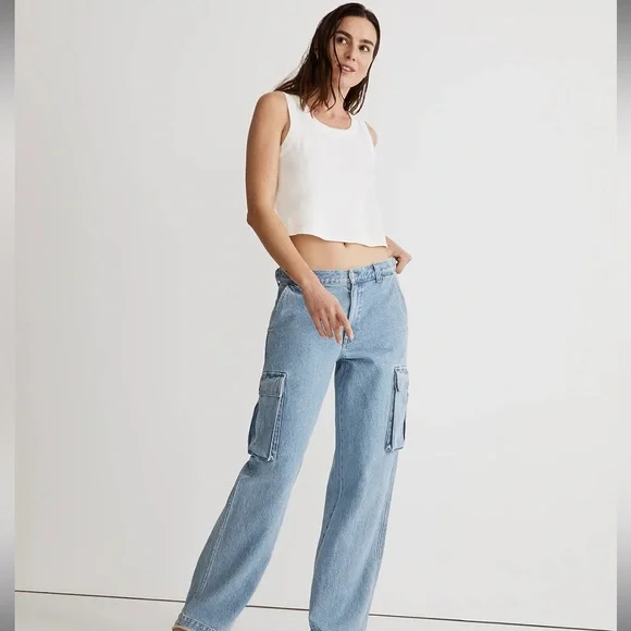 Madewell Low-Slung Straight Cargo Jeans in Coleman Wash - Picture 2 of 3